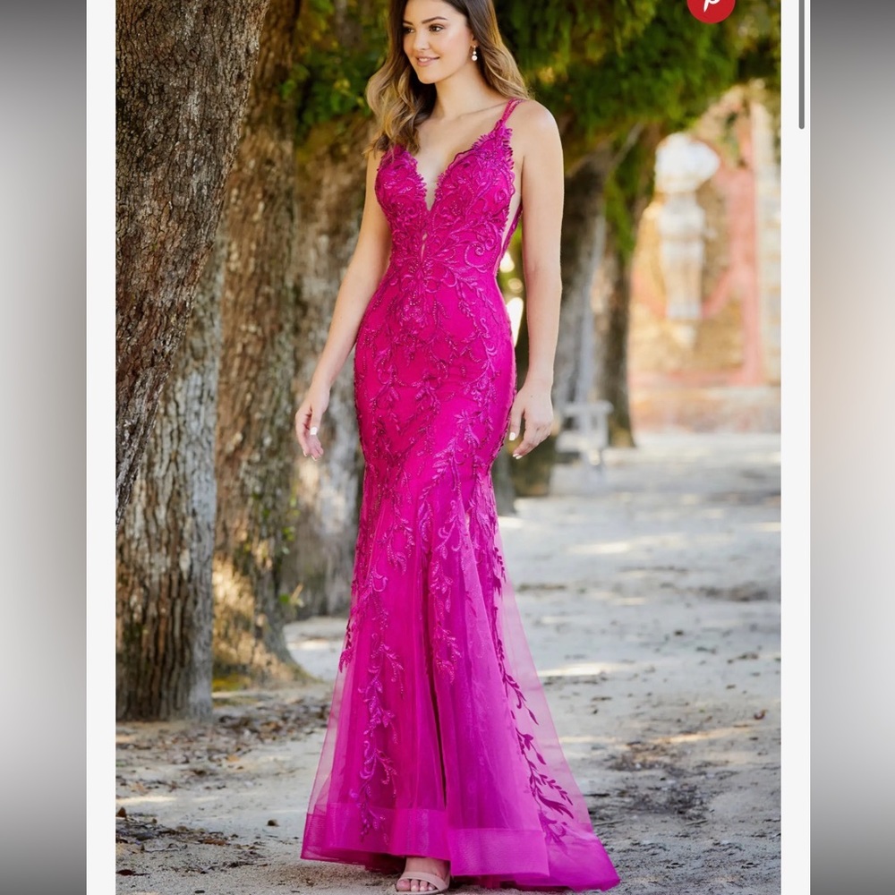Ellie Wilde Dress - Size 10